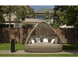 Shade Daybed